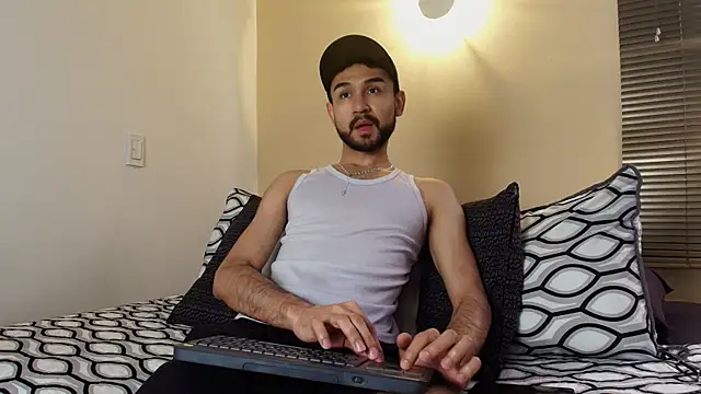 Axel Moon S online show from 12/17/25, 04:46