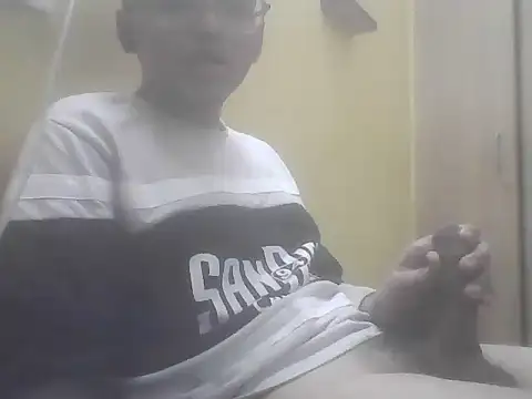 Snapshot of slavedog1107 chatting on 02/12/26, 02:01 slavedog1107 online show from 02/12/26, 02:01