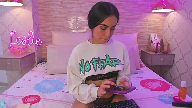 Leslie Bussh  online show from 10/16/25, 03:24