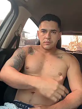 Snapshot of big-tyler chatting on 11/16/25, 01:28 big-tyler online show from 11/16/25, 01:28