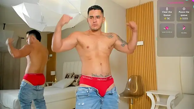 Snapshot of big-tyler chatting on 12/15/25, 08:13 big-tyler online show from 12/15/25, 08:13