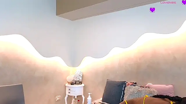 Kloee 12 online show from 10/23/25, 12:48