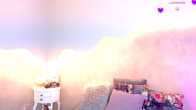 Kloee 12 online show from 10/27/25, 07:07