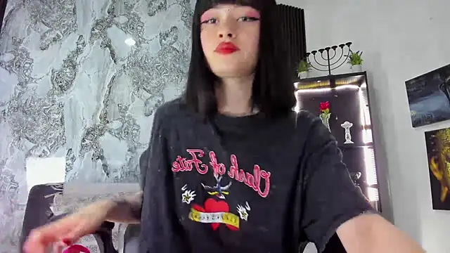 Snapshot of Zoe_Rosse00 chatting on 11/19/25, 07:14 Zoe Rosse00 online show from 11/19/25, 07:14