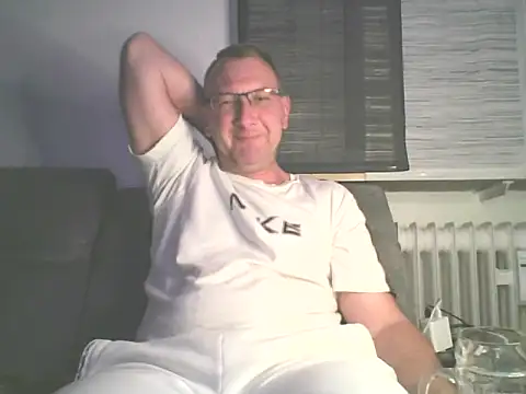 Snapshot of niezlomny75 chatting on 09/16/25, 07:15 niezlomny75 online show from 09/16/25, 07:15