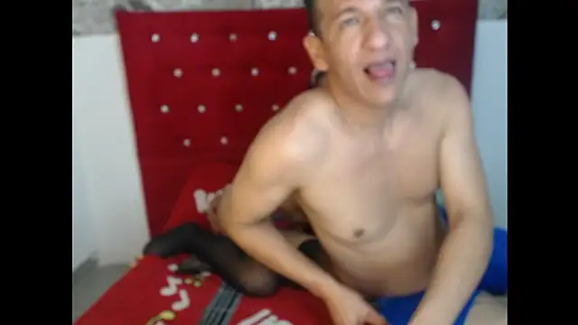 Snapshot of fuck_latin_couple chatting on 06/13/26, 04:49 fuck latin couple online show from 06/13/26, 04:49