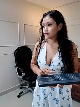 ArielBlossom    online show from 09/22/25, 11:23