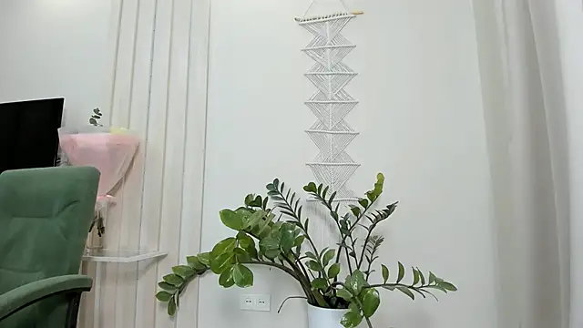 jamienyaam online show from 12/18/25, 07:36