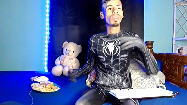 Snapshot of Alexx_1214 chatting on 11/04/25, 11:59 Alexx 1214 online show from 11/04/25, 11:59