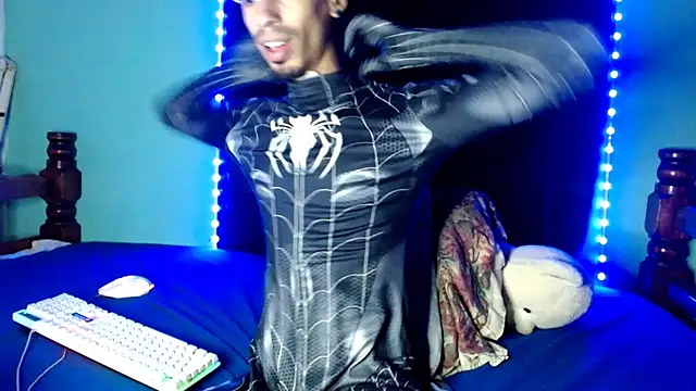 Snapshot of Alexx_1214 chatting on 11/06/25, 12:22 Alexx 1214 online show from 11/06/25, 12:22