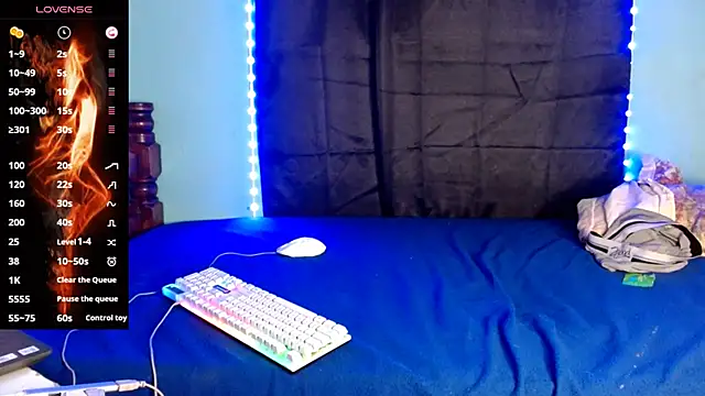 Snapshot of Alexx_1214 chatting on 11/15/25, 10:26 Alexx 1214 online show from 11/15/25, 10:26