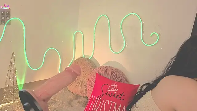 Snapshot of ashlynnlowe_ chatting on 12/14/25, 07:07 ashlynnlowe online show from 12/14/25, 07:07