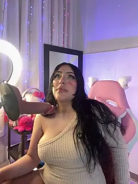Snapshot of ashlynnlowe_ chatting on 04/08/26, 10:43 ashlynnlowe online show from 04/08/26, 10:43