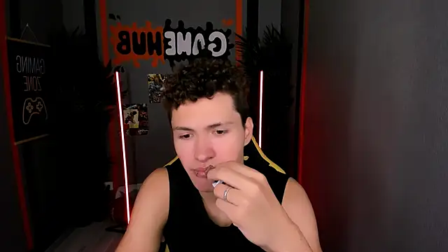 Snapshot of JonnyDarka chatting on 10/18/25, 10:38 JonnyDarka online show from 10/18/25, 10:38