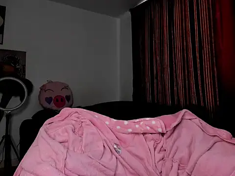 Snapshot of guynextdo0r chatting on 09/18/25, 07:05 guynextdo0r online show from 09/18/25, 07:05