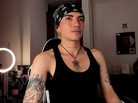 Snapshot of guynextdo0r chatting on 10/01/25, 06:36 guynextdo0r online show from 10/01/25, 06:36