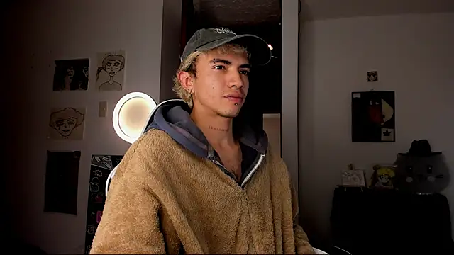 Snapshot of guynextdo0r chatting on 10/07/25, 09:17 guynextdo0r online show from 10/07/25, 09:17