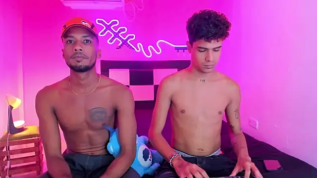 Snapshot of Lucky_boys__X chatting on 12/19/25, 07:10 Lucky boys X online show from 12/19/25, 07:10