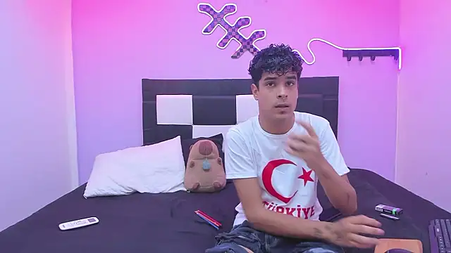 Snapshot of Lucky_boys__X chatting on 01/09/26, 08:10 Lucky boys X online show from 01/09/26, 08:10