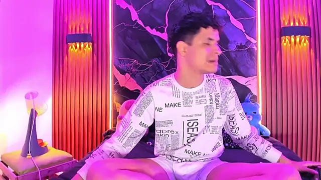 Snapshot of Lucky_boys__X chatting on 02/09/26, 02:21 Lucky boys X online show from 02/09/26, 02:21