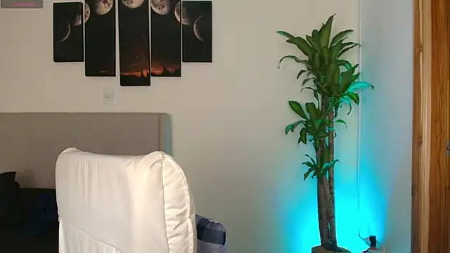 MaryMoon  online show from 11/30/25, 09:19