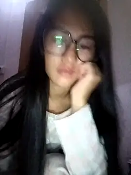 Snapshot of luy-xinh02 chatting on 10/11/25, 05:33 luy-xinh02 online show from 10/11/25, 05:33