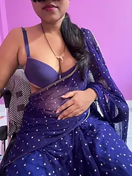 Snapshot of hottylizaa chatting on 10/15/25, 03:39 hottylizaa online show from 10/15/25, 03:39