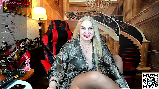 Snapshot of Nina_Devillle chatting on 06/15/26, 01:02 Nina Devillle online show from 06/15/26, 01:02