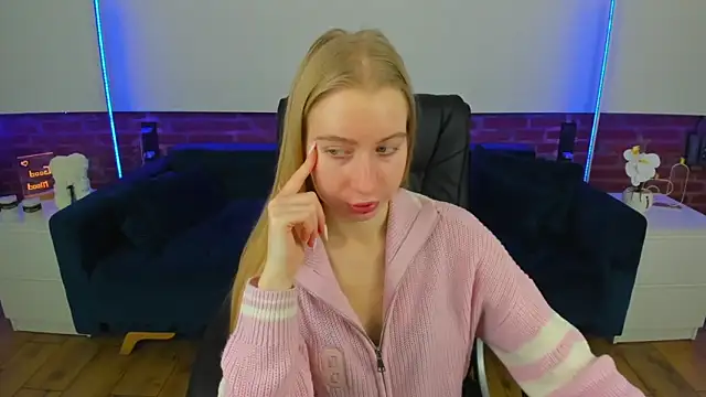 Alina Blonde online show from 02/18/26, 07:04