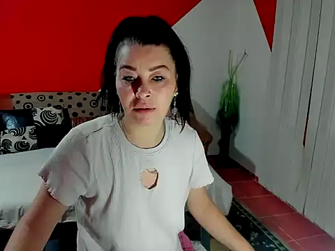 Snapshot of Soffy_Skye chatting on 10/15/25, 03:28 Soffy Skye online show from 10/15/25, 03:28