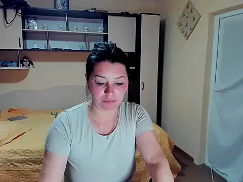 Snapshot of Soffy_Skye chatting on 04/15/26, 05:03 Soffy Skye online show from 04/15/26, 05:03