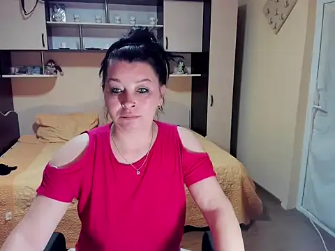 Snapshot of Soffy_Skye chatting on 04/17/26, 04:59 Soffy Skye online show from 04/17/26, 04:59