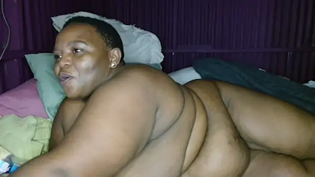 Snapshot of Bustyboobs02xx chatting on 03/06/26, 04:31 Bustyboobs02xx online show from 03/06/26, 04:31