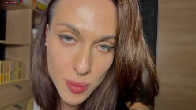 Snapshot of AzureEyes chatting on 11/23/25, 03:23 AzureEyes online show from 11/23/25, 03:23