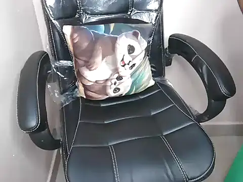 Snapshot of bold_naina chatting on 10/15/25, 03:50 bold naina online show from 10/15/25, 03:50