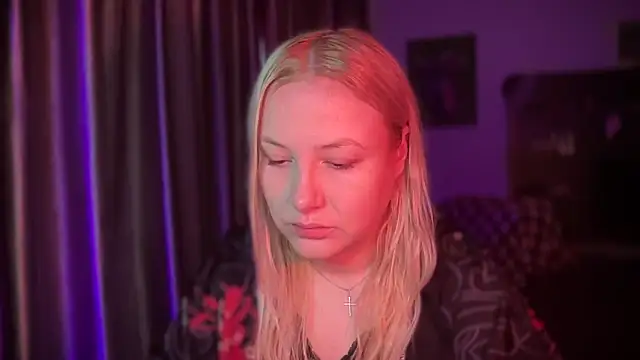 Snapshot of BikiHellena chatting on 12/16/25, 05:23 BikiHellena online show from 12/16/25, 05:23