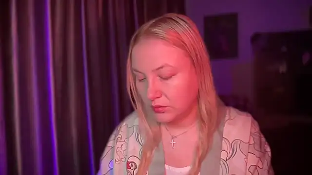 Snapshot of BikiHellena chatting on 12/20/25, 06:31 BikiHellena online show from 12/20/25, 06:31