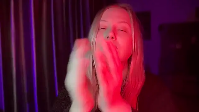 Snapshot of BikiHellena chatting on 02/04/26, 07:31 BikiHellena online show from 02/04/26, 07:31