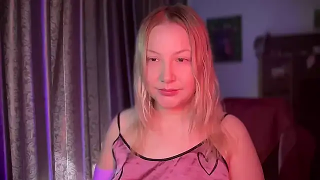 Snapshot of BikiHellena chatting on 04/03/26, 08:01 BikiHellena online show from 04/03/26, 08:01