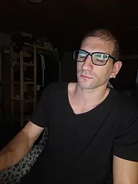 Snapshot of ObeyLust chatting on 03/31/26, 10:04 ObeyLust online show from 03/31/26, 10:04