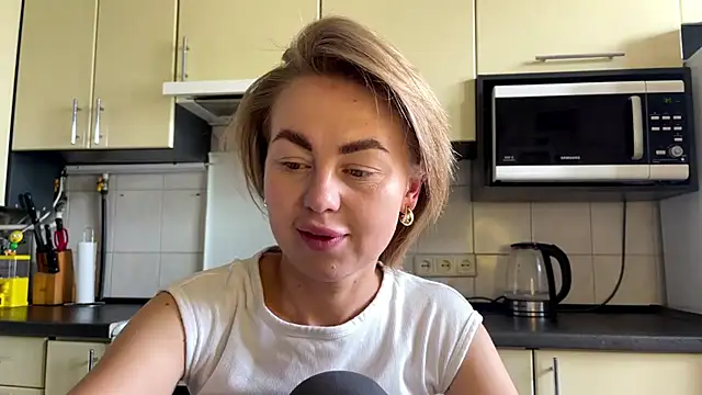 Snapshot of MartaLuna_ chatting on 06/15/26, 09:33 MartaLuna online show from 06/15/26, 09:33