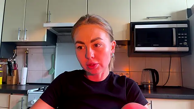 MartaLuna  online show from 06/18/26, 02:32