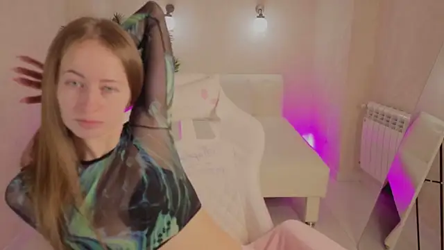 Snapshot of bella_li__ chatting on 02/09/26, 01:53 bella li online show from 02/09/26, 01:53