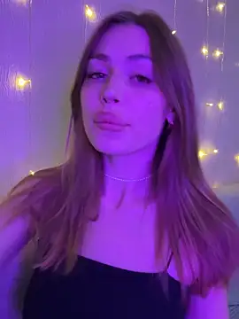 Elizabeth Tay online show from 10/21/25, 05:24