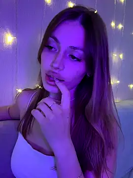 Elizabeth Tay online show from 10/22/25, 05:34