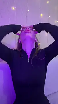 Elizabeth Tay online show from 12/16/25, 05:51