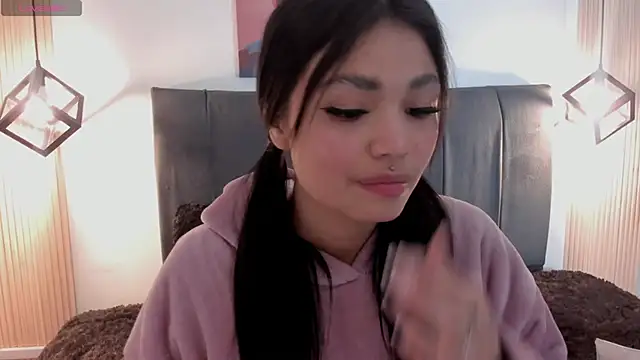 Evaa rosee  online show from 10/03/25, 12:24