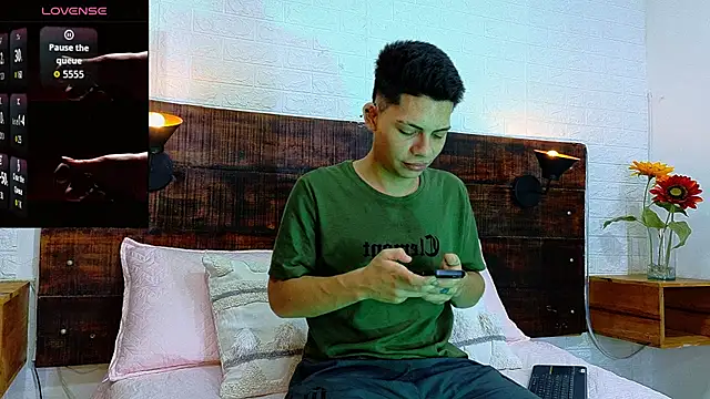 JhosuaVega online show from 10/04/25, 02:31