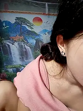 Snapshot of Vy_xx chatting on 10/16/25, 12:00 Vy xx online show from 10/16/25, 12:00