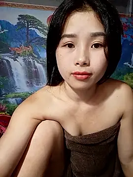 Snapshot of Vy_xx chatting on 10/17/25, 12:19 Vy xx online show from 10/17/25, 12:19